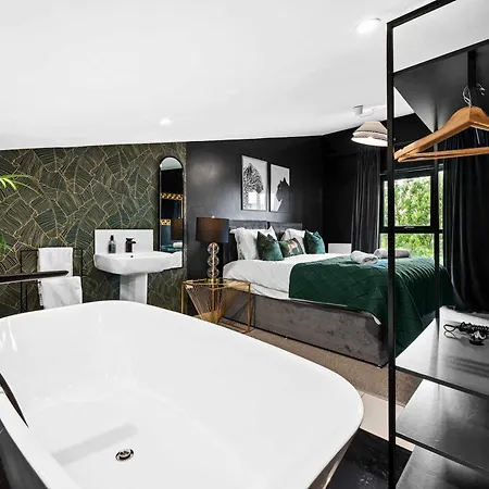 Free Parking Luxury Safari House * Manchester