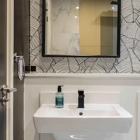 Free Parking Luxury Safari House * Manchester