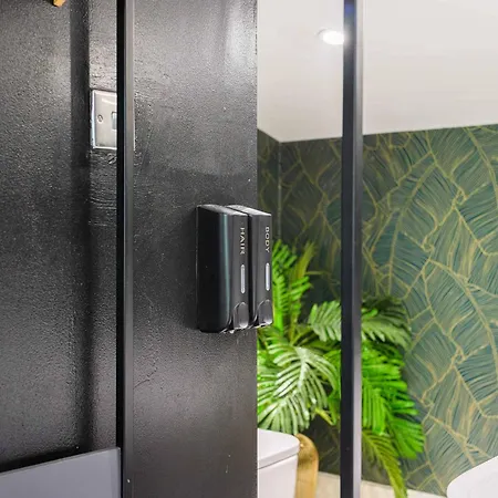 Free Parking Luxury Safari House * Manchester