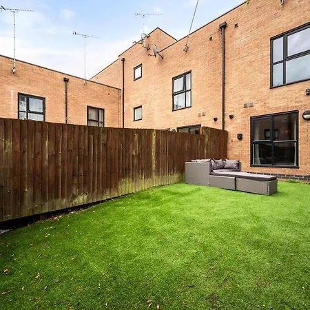 Free Parking Luxury Safari House Manchester