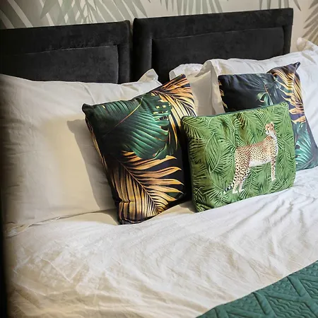 Free Parking Luxury Safari House