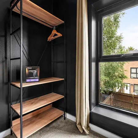 Free Parking Luxury Safari House * Manchester