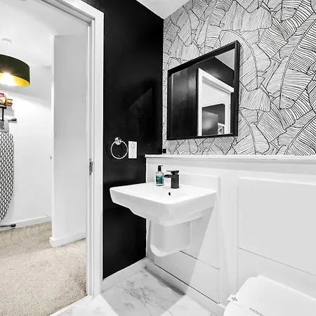 Free Parking Luxury Safari House * Manchester