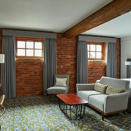Marriott Victoria & Hotel 4*