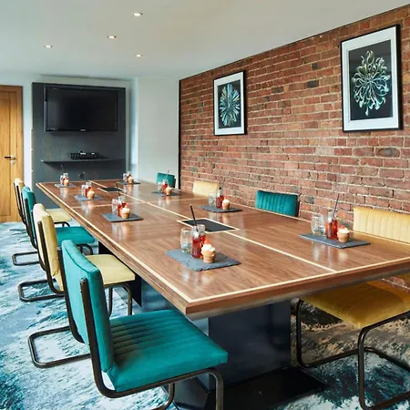 Marriott Victoria & 4* Manchester