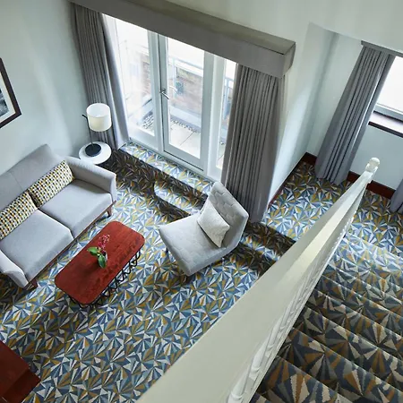 Отель Marriott Victoria &