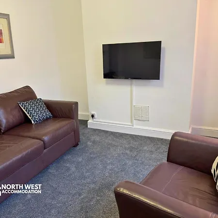 Newly Refurbished 2-bedroom In 10 Mins From Centre With Free Wifi By North West 別荘 *
