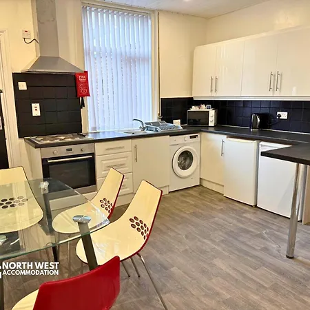別荘 Newly Refurbished 2-bedroom In 10 Mins From Centre With Free Wifi By North West *