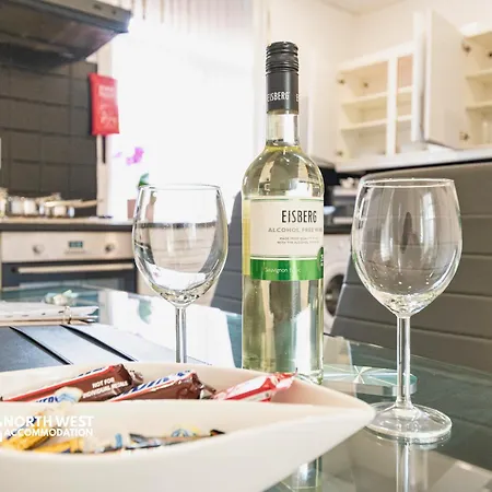 別荘 Newly Refurbished 2-bedroom In 10 Mins From Centre With Free Wifi By North West マンチェスター