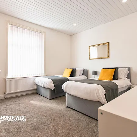 Newly Refurbished 2-bedroom In 10 Mins From Centre With Free Wifi By North West 別荘 *