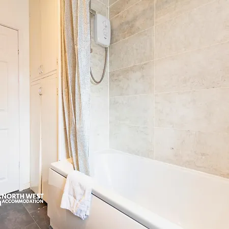 Newly Refurbished 2-bedroom In 10 Mins From Centre With Free Wifi By North West マンチェスター