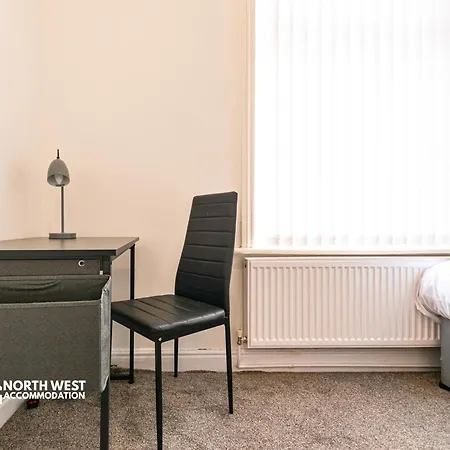 Newly Refurbished 2-bedroom In 10 Mins From Centre With Free Wifi By North West 別荘