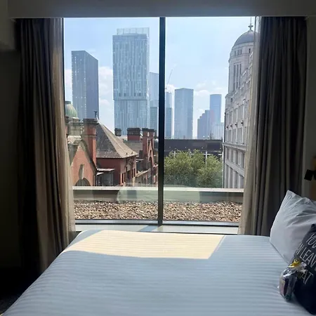 Moxy Centre Hotel 3*
