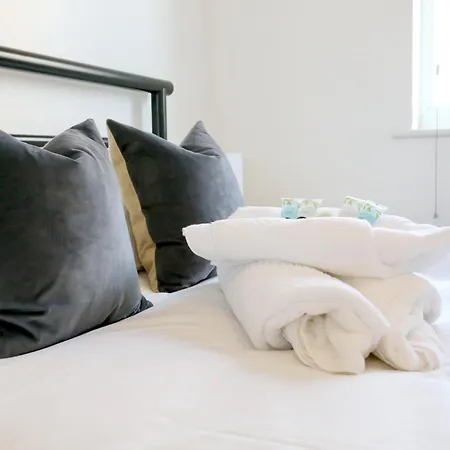 Stylish 2-bed - Walk To Deansgate Old Trafford - Pass The Keys Апартаменты *