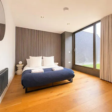 West Townhouse By Casacity