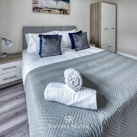 Hébergement de vacances Spacious 5-bedroom - Sleeps 10 - - Parking *