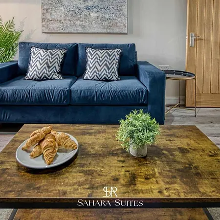 Spacious 5-bedroom - Sleeps 10 - - Parking Hébergement de vacances Manchester