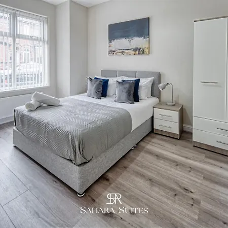Hébergement de vacances Spacious 5-bedroom - Sleeps 10 - - Parking Manchester