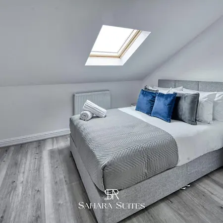 Hébergement de vacances Spacious 5-bedroom - Sleeps 10 - - Parking Manchester