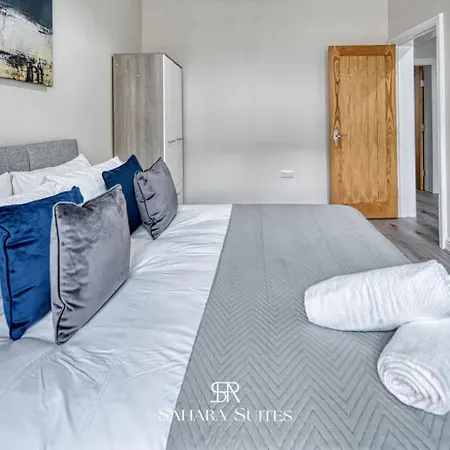 Hébergement de vacances Spacious 5-bedroom - Sleeps 10 - - Parking *