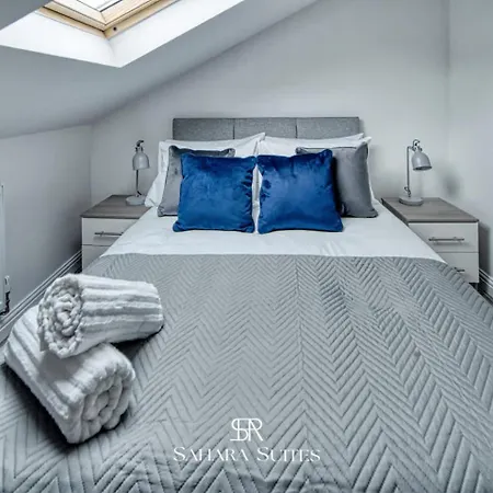 Spacious 5-bedroom - Sleeps 10 - - Parking Hébergement de vacances