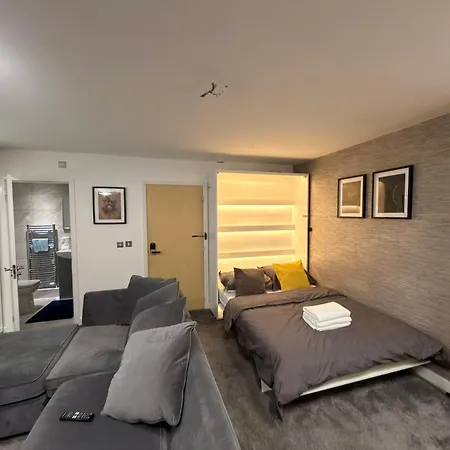 Luxury - Pick A - Free Parking & Kitchen Access, Near Etihad Stadium, The Coop Live & Piccadilly Station, Accommodatie bij particulieren *