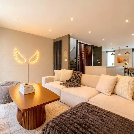 Prázdninový dům Luxury Townhouse 4br I Roof Terrace I Free Parking