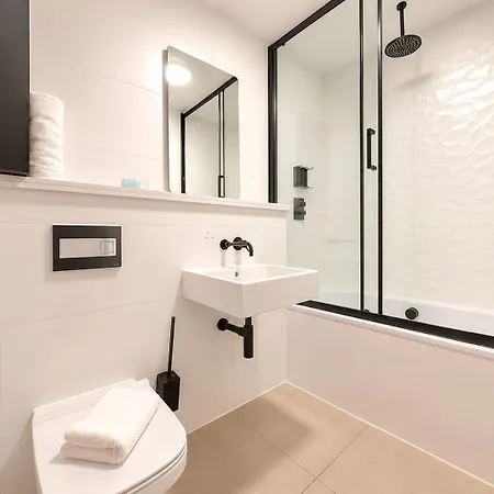 Luxury Townhouse 4br I Roof Terrace I Free Parking * Manchester