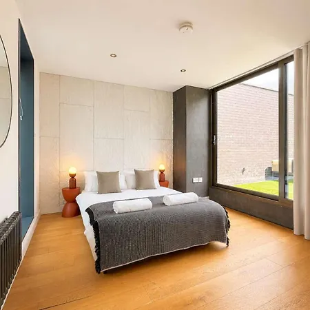 Prázdninový dům Luxury Townhouse 4br I Roof Terrace I Free Parking