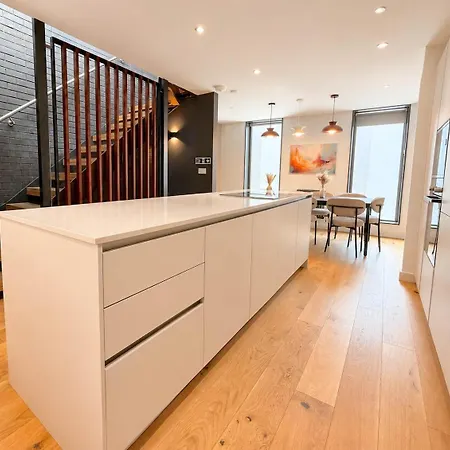 Prázdninový dům Luxury Townhouse 4br I Roof Terrace I Free Parking *
