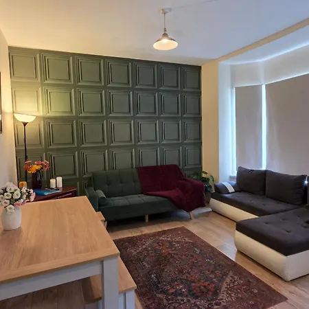 Entire 2 Bedroom Cosy Flat Near Centre *