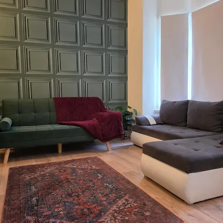 Entire 2 Bedroom Cosy Flat Near Centre *