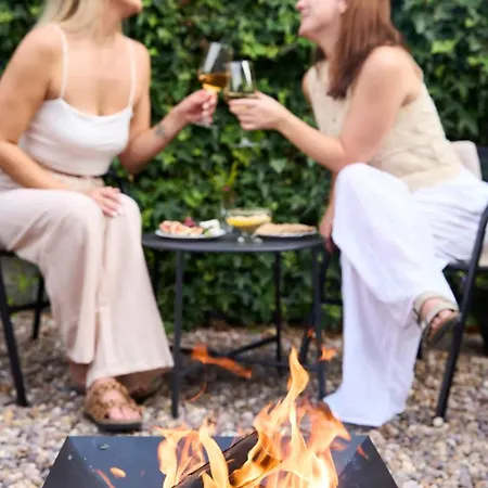 Chic Family With Garden Fire Pit & Event Space, Hot Tub Tatil Evi *