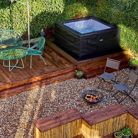 Chic Family With Garden Fire Pit & Event Space, Hot Tub