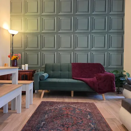 Апартаменты Entire 2 Bedroom Cosy Flat Near Centre *