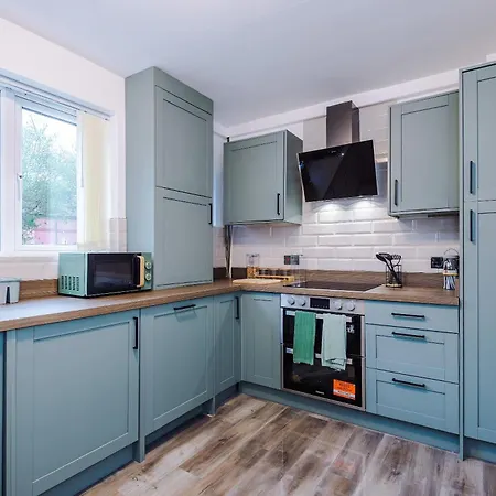 Large 3 Bed House Sleeps 7 By Host A