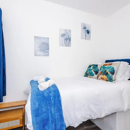Large 3 Bed House Sleeps 7 By Host A Manchester