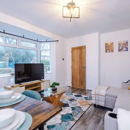 Large 3 Bed House Sleeps 7 By Host A * Manchester