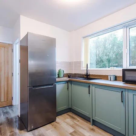Large 3 Bed House Sleeps 7 By Host A
