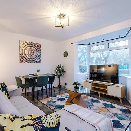 Tatil Evi Large 3 Bed House Sleeps 7 By Host A Manchester