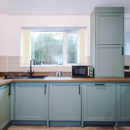 Large 3 Bed House Sleeps 7 By Host A * Manchester