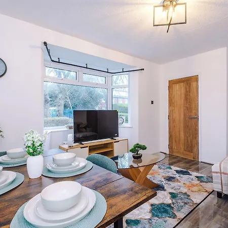 Large 3 Bed House Sleeps 7 By Host A