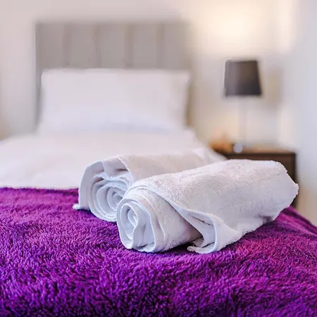 Tatil Evi Large 3 Bed House Sleeps 7 By Host A Manchester