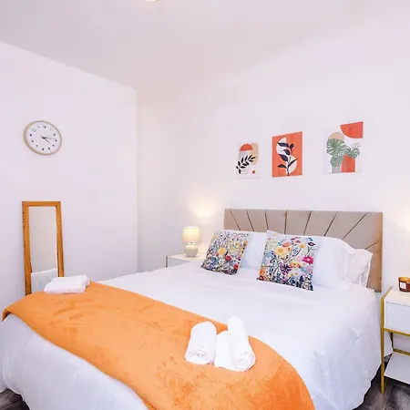 Large 3 Bed House Sleeps 7 By Host A Tatil Evi