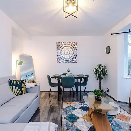 Large 3 Bed House Sleeps 7 By Host A Tatil Evi *