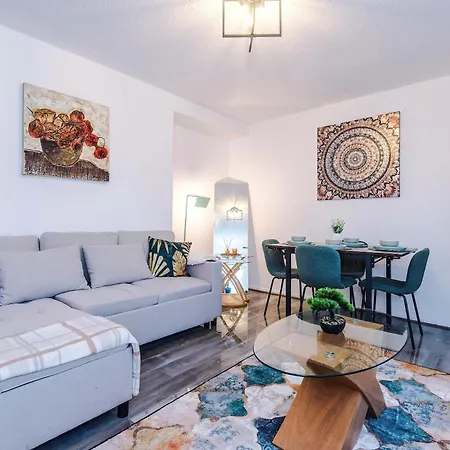 Tatil Evi Large 3 Bed House Sleeps 7 By Host A Manchester