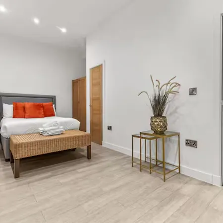 Apartment Elegant Ground Floor In Salford - Pass The Keys Manchester