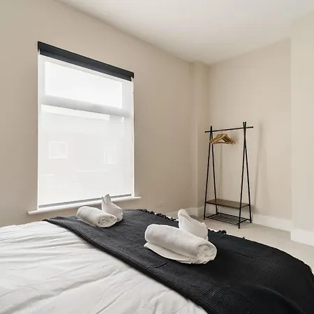 Stylish House Near Manchester City Centre & Coop Arena - Free Parking