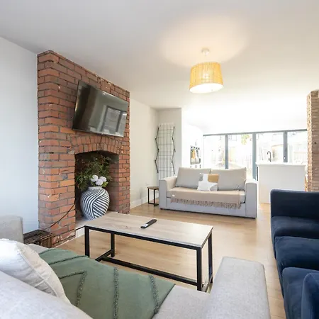 Spacious & Modern 3 Bedroom In - Private Parking Prázdninový dům Manchester