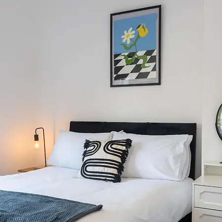 Spacious & Modern 3 Bedroom Home In Manchester - Private Parking Semesterbostad *